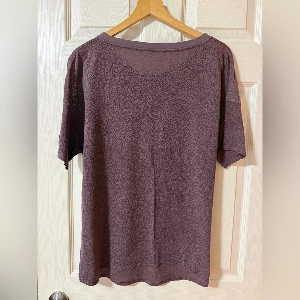 Lululemon tshirt‎